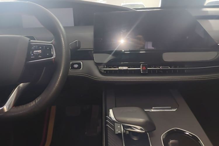Used CHANGAN UNI-K 2024 2.0T Two-Wheel Drive Enjoyment Version Center Console
