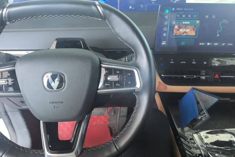 Used CHANGAN UNI-K 2024 2.0T Two-Wheel Drive Enjoyment Version Center Console
