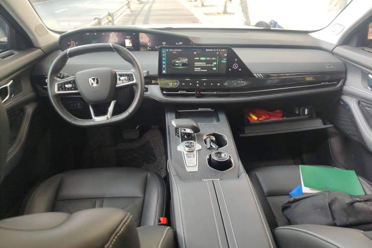 Used CHANGAN UNI-K 2024 2.0T Two-Wheel Drive YueShang Trim Center Console