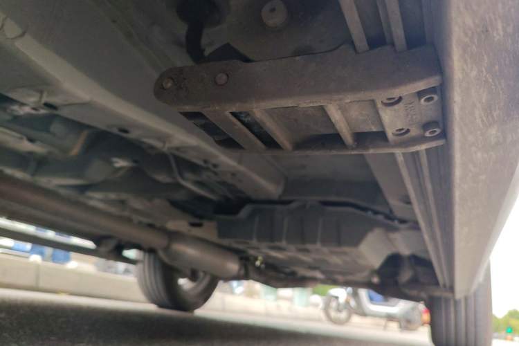 Used CHANGAN UNI-K 2024 2.0T Two-Wheel Drive YueShang Trim Chassis Front Left