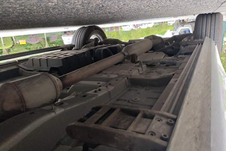 Used CHANGAN UNI-K 2024 2.0T Two-Wheel Drive YueShang Trim Chassis Front Right