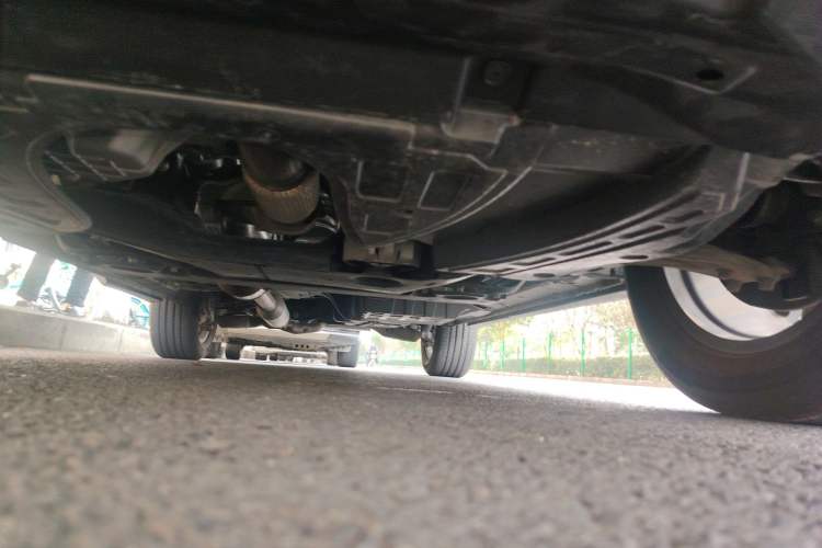 Used CHANGAN UNI-K 2024 2.0T Two-Wheel Drive YueShang Trim Chassis Front