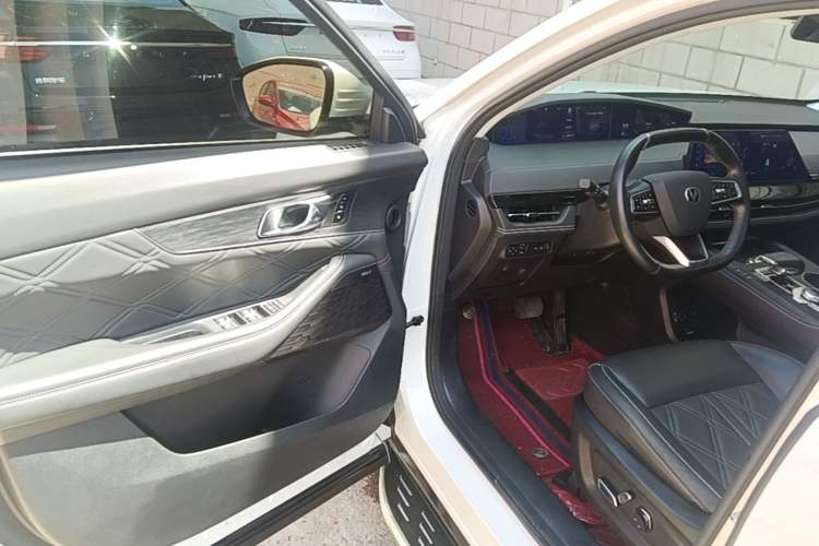 Used CHANGAN UNI-K 2024 2.0T Two-Wheel Drive Global Edition Driver Seat