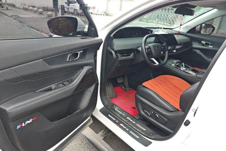 Used CHANGAN UNI-K 2024 2.0T Two-Wheel Drive YueShang Trim Driver Seat