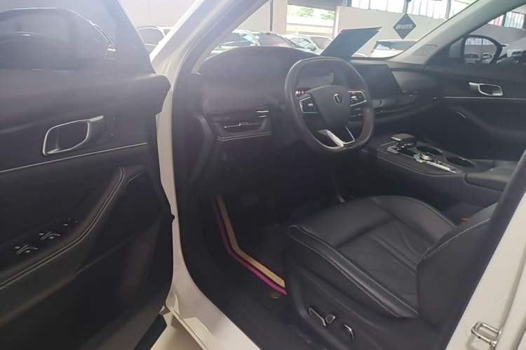 Used CHANGAN UNI-K 2024 2.0T Two-Wheel Drive Enjoyment Version Driver Seat
