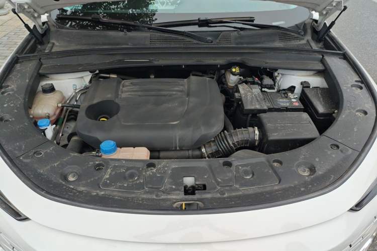 Used CHANGAN UNI-K 2024 2.0T Two-Wheel Drive YueShang Trim Engine Bay