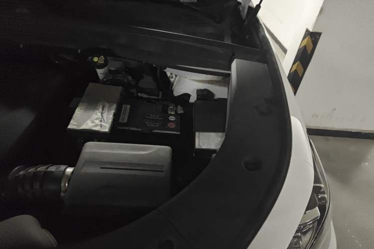 Used CHANGAN UNI-K 2024 2.0T Two-Wheel Drive Global Edition Engine Bay Left