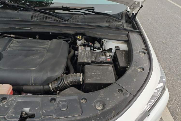 Used CHANGAN UNI-K 2024 2.0T Two-Wheel Drive YueShang Trim Engine Bay Left
