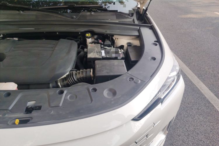 Used CHANGAN UNI-K 2024 2.0T Two-Wheel Drive YueShang Trim Engine Bay Left