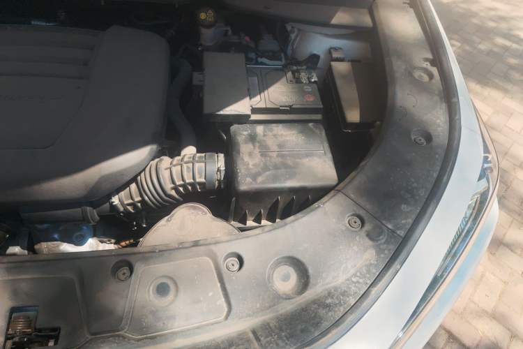 Used CHANGAN UNI-K 2024 2.0T Two-Wheel Drive YueShang Trim Engine Bay Left