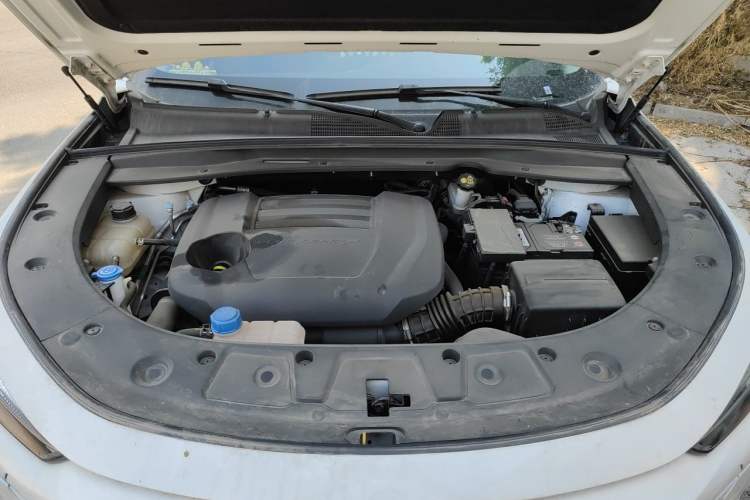 Used CHANGAN UNI-K 2024 2.0T Two-Wheel Drive YueShang Trim Engine Bay