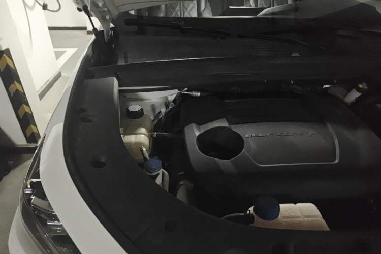 Used CHANGAN UNI-K 2024 2.0T Two-Wheel Drive Global Edition Engine Bay Right