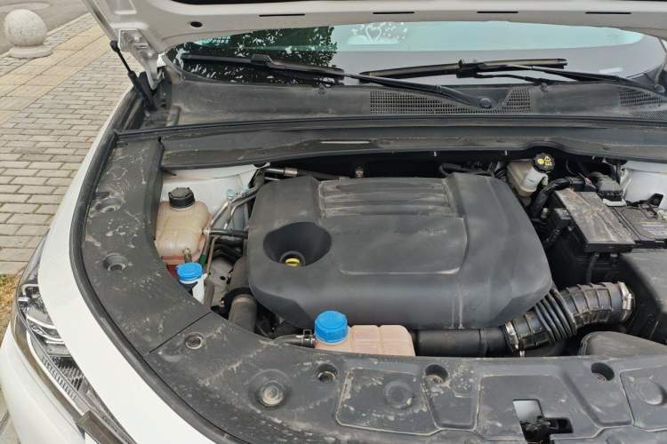 Used CHANGAN UNI-K 2024 2.0T Two-Wheel Drive YueShang Trim Engine Bay Right