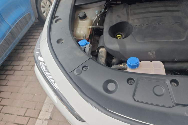 Used CHANGAN UNI-K 2024 2.0T Two-Wheel Drive Enjoyment Version Engine Bay Right