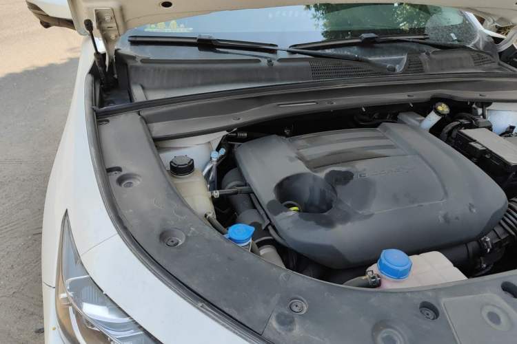 Used CHANGAN UNI-K 2024 2.0T Two-Wheel Drive YueShang Trim Engine Bay Right