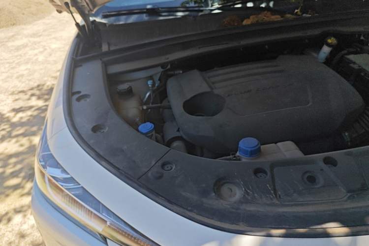 Used CHANGAN UNI-K 2024 2.0T Two-Wheel Drive Global Edition Engine Bay Right