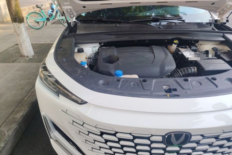 Used CHANGAN UNI-K 2024 2.0T Two-Wheel Drive YueShang Trim Engine Bay Right