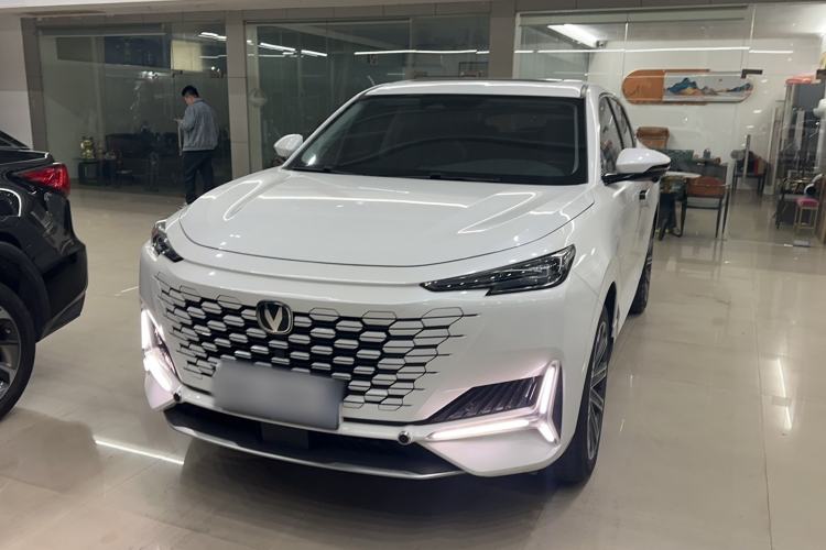 Used CHANGAN UNI-K 2024 2.0T Two-Wheel Drive Global Edition Exterior 4