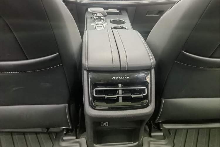Used CHANGAN UNI-K 2024 2.0T Two-Wheel Drive YueShang Trim Exterior 5