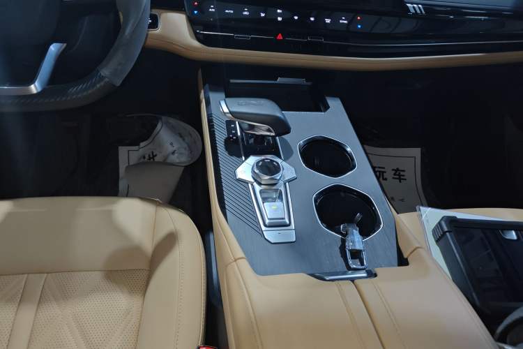 Used CHANGAN UNI-K 2024 2.0T Two-Wheel Drive Global Edition Gear Lever