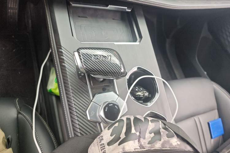 Used CHANGAN UNI-K 2024 2.0T Two-Wheel Drive Enjoyment Version Gear Lever