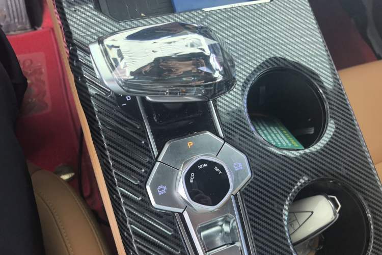 Used CHANGAN UNI-K 2024 2.0T Two-Wheel Drive Enjoyment Version Gear Lever