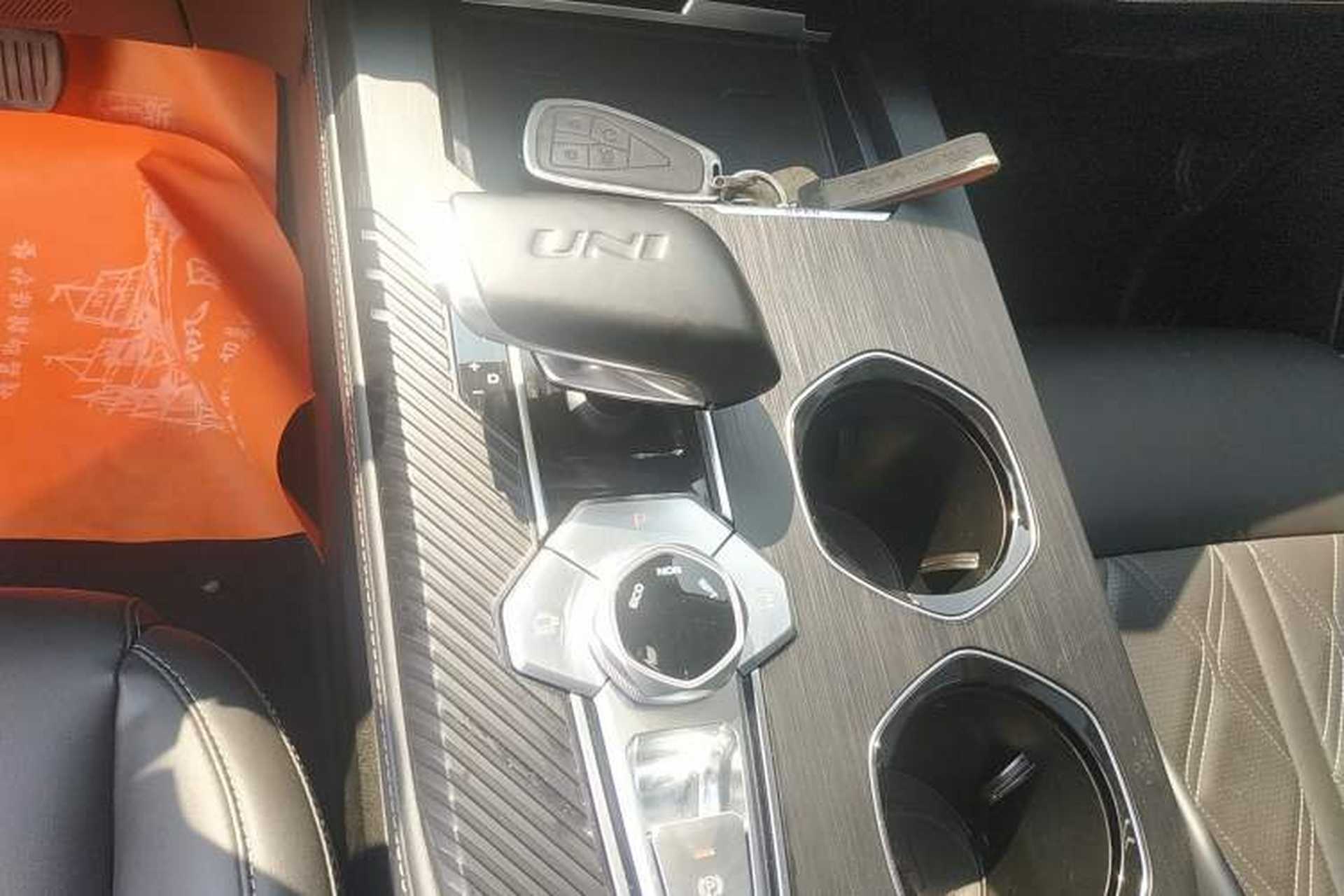 Used CHANGAN UNI-K 2024 2.0T Two-Wheel Drive Global Edition Gear Lever