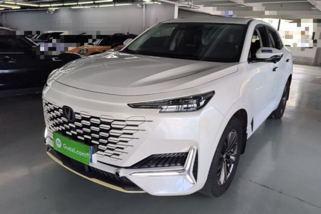 Ojetý CHANGAN UNI-K 2024 2.0T Two-Wheel Drive YueShang Trim