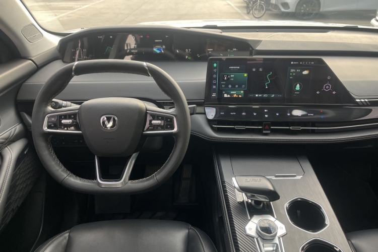 Used CHANGAN UNI-K 2024 2.0T Two-Wheel Drive Global Edition Interior 1