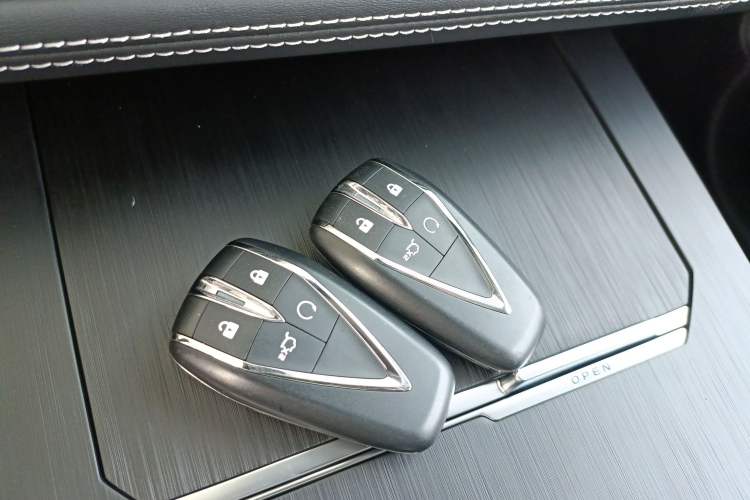 Used CHANGAN UNI-K 2024 2.0T Two-Wheel Drive Global Edition Interior 1