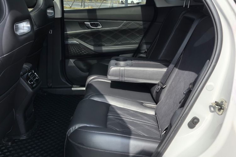 Used CHANGAN UNI-K 2024 2.0T Two-Wheel Drive Global Edition Interior 1