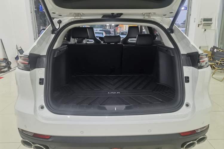 Used CHANGAN UNI-K 2024 2.0T Two-Wheel Drive YueShang Trim Interior 11
