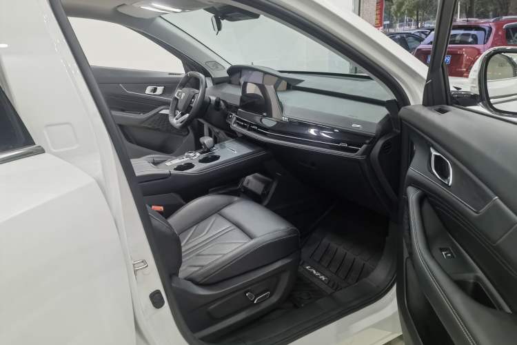 Used CHANGAN UNI-K 2024 2.0T Two-Wheel Drive YueShang Trim Interior 12