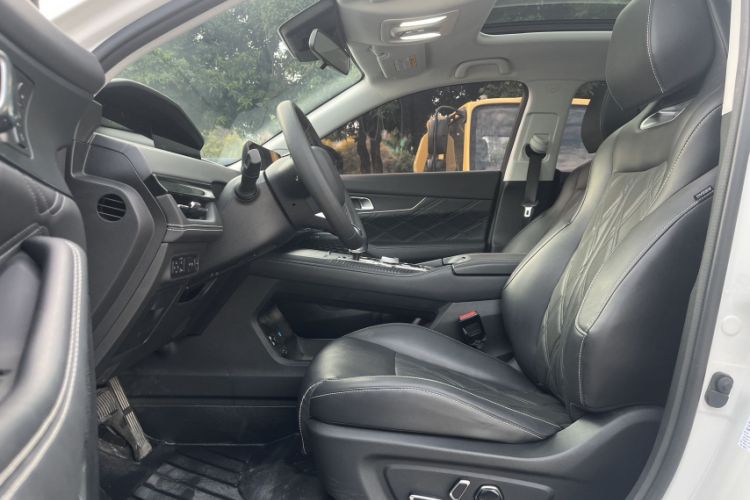 Used CHANGAN UNI-K 2024 2.0T Two-Wheel Drive Global Edition Interior 2