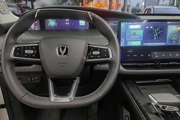 Used CHANGAN UNI-K 2024 2.0T Two-Wheel Drive YueShang Trim Interior 2