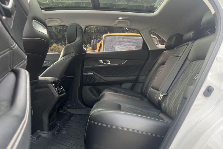 Used CHANGAN UNI-K 2024 2.0T Two-Wheel Drive Global Edition Interior 4