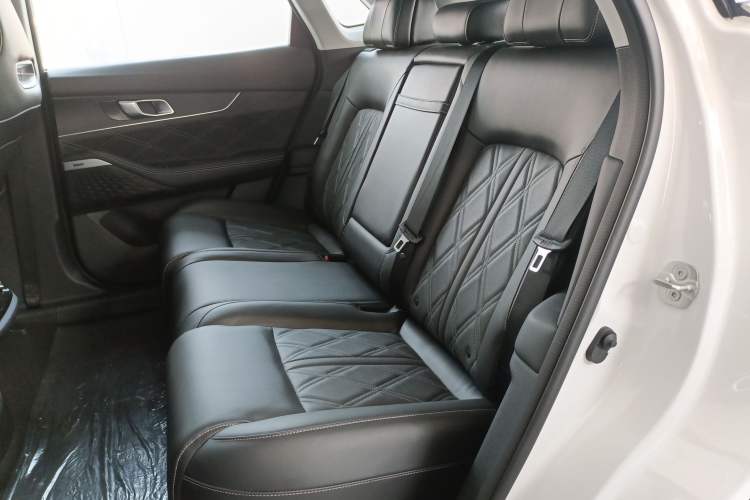Used CHANGAN UNI-K 2024 2.0T Two-Wheel Drive Global Edition Interior 4