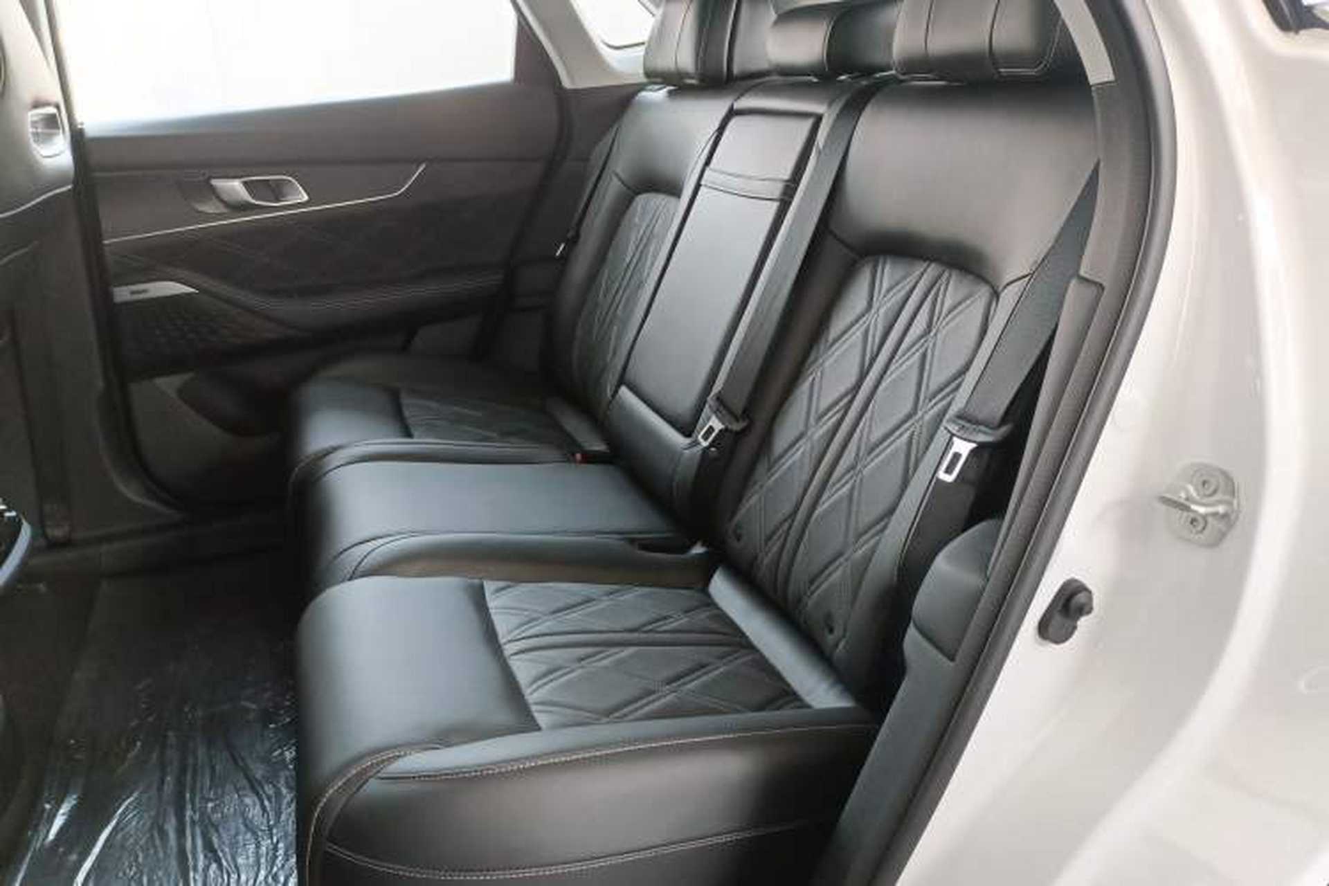 Used CHANGAN UNI-K 2024 2.0T Two-Wheel Drive Global Edition Interior 4
