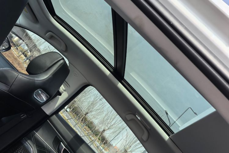 Used CHANGAN UNI-K 2024 2.0T Two-Wheel Drive Global Edition Interior 4