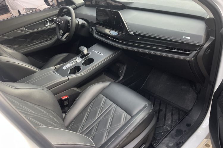 Used CHANGAN UNI-K 2024 2.0T Two-Wheel Drive Global Edition Interior 5