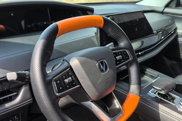Used CHANGAN UNI-K 2024 2.0T Two-Wheel Drive Global Edition Interior 6