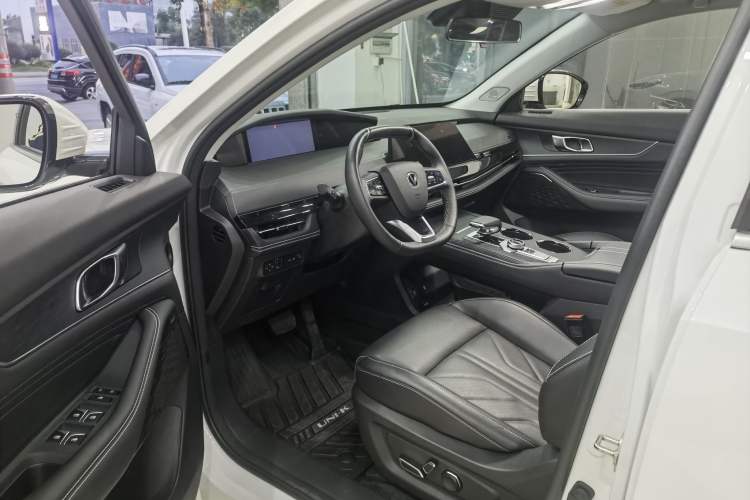 Used CHANGAN UNI-K 2024 2.0T Two-Wheel Drive YueShang Trim Interior 7