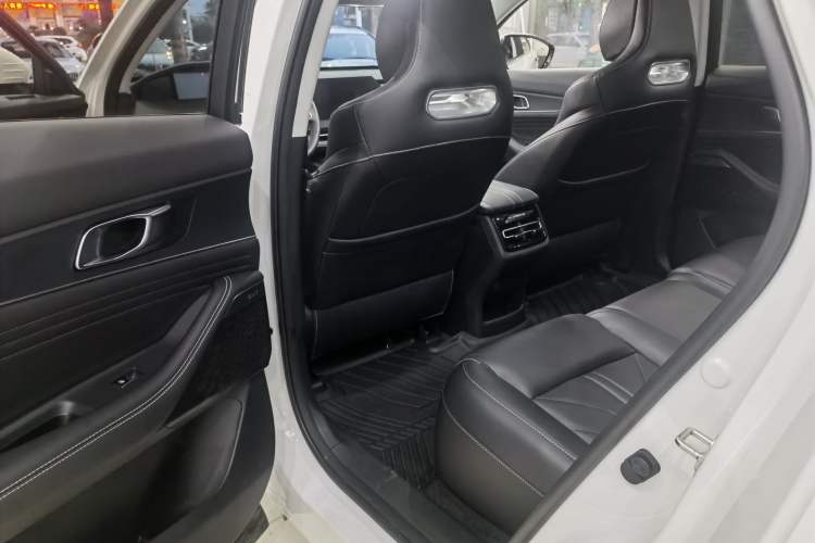 Used CHANGAN UNI-K 2024 2.0T Two-Wheel Drive YueShang Trim Interior 8