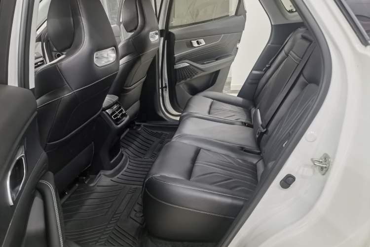 Used CHANGAN UNI-K 2024 2.0T Two-Wheel Drive YueShang Trim Interior 9