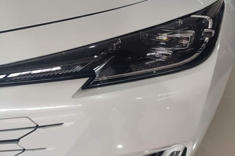 Used CHANGAN UNI-K 2024 2.0T Two-Wheel Drive Enjoyment Version Left Front Headlight