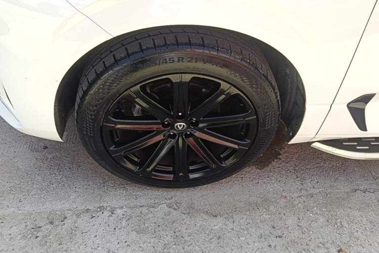 Used CHANGAN UNI-K 2024 2.0T Two-Wheel Drive Global Edition Left Front Wheel Hub