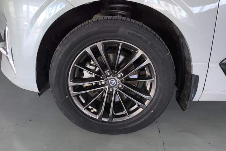 Used CHANGAN UNI-K 2024 2.0T Two-Wheel Drive YueShang Trim Left Front Wheel Hub