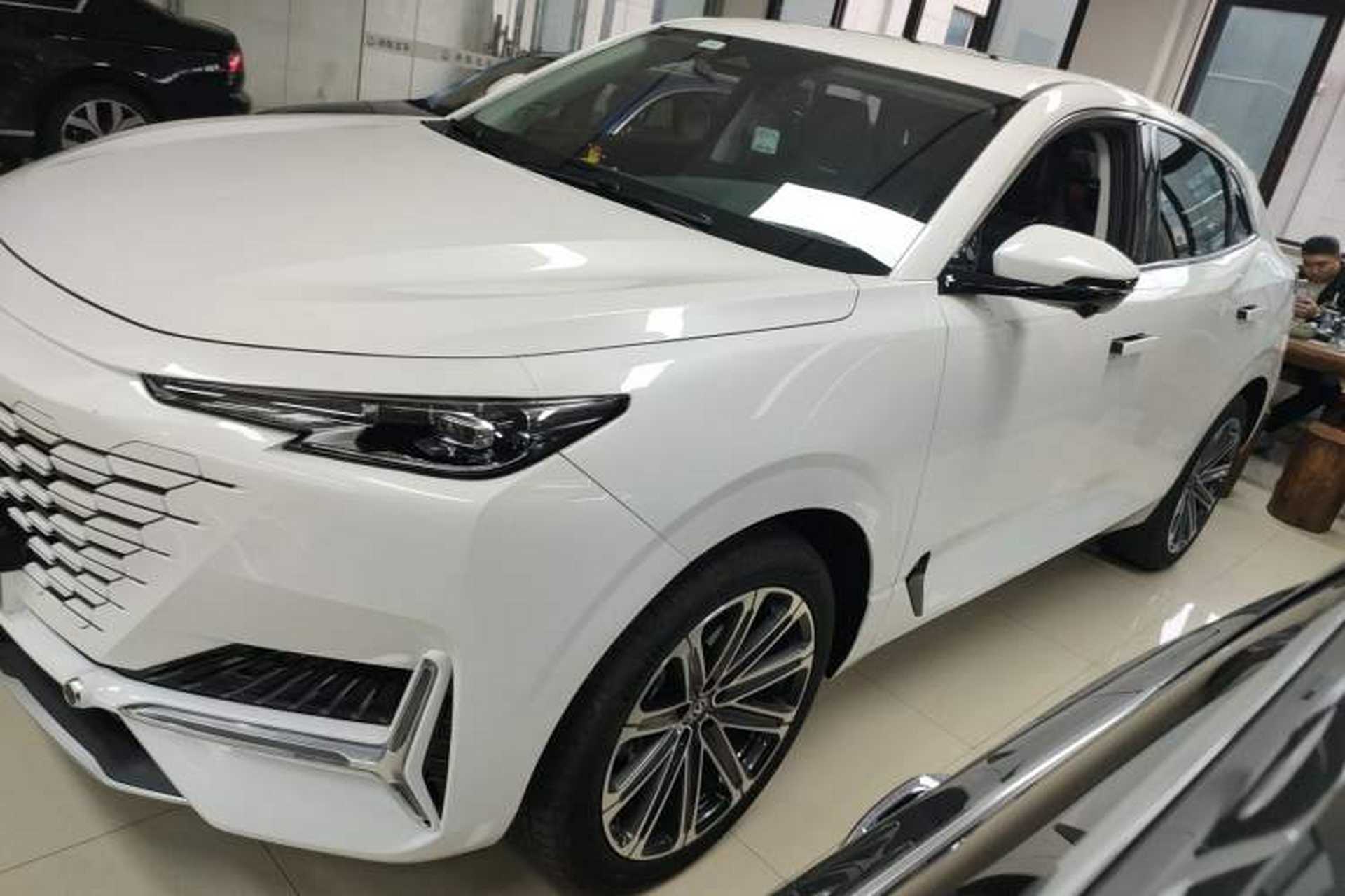 Used CHANGAN UNI-K 2024 2.0T Two-Wheel Drive Global Edition Left Side