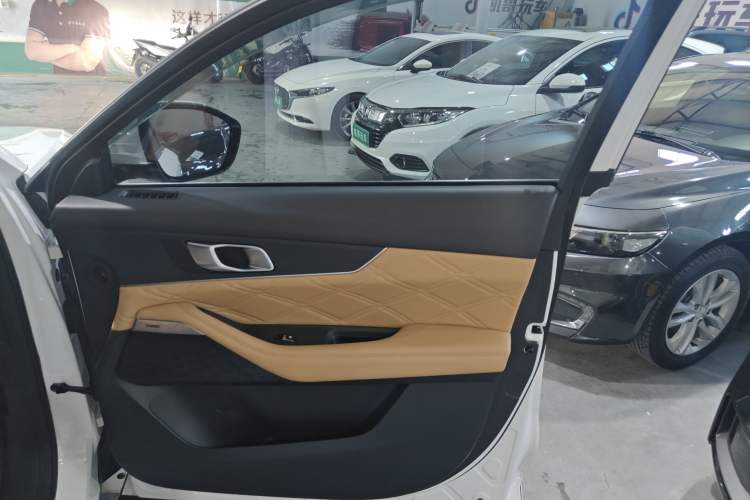 Used CHANGAN UNI-K 2024 2.0T Two-Wheel Drive Global Edition Right Front Door Interior