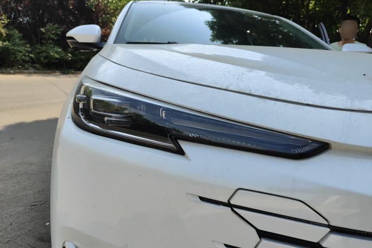 Used CHANGAN UNI-K 2024 2.0T Two-Wheel Drive YueShang Trim Right Front Headlight